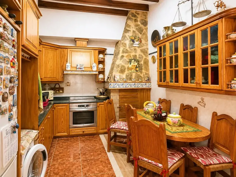 Mallorcan house with terrace in the center of Sa Pobla, 162 m² — photo 5