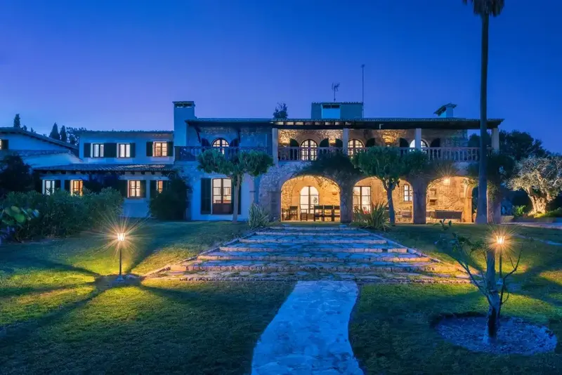 This impressive historic country house for sale in Pollensa has been beautifully renovated and extended to create the perfect private oasis — photo 3