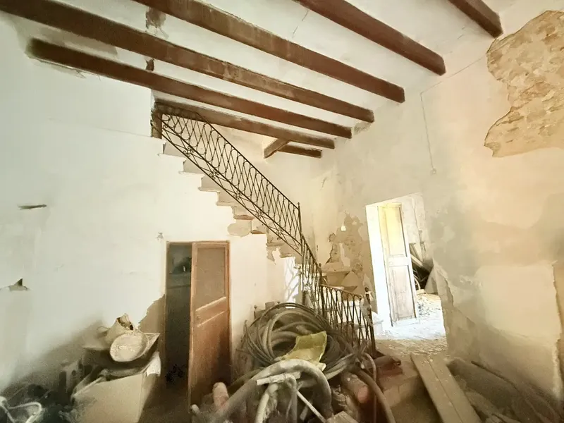 Discover the charm of this majestic manor house with endless possibilities! — photo 6