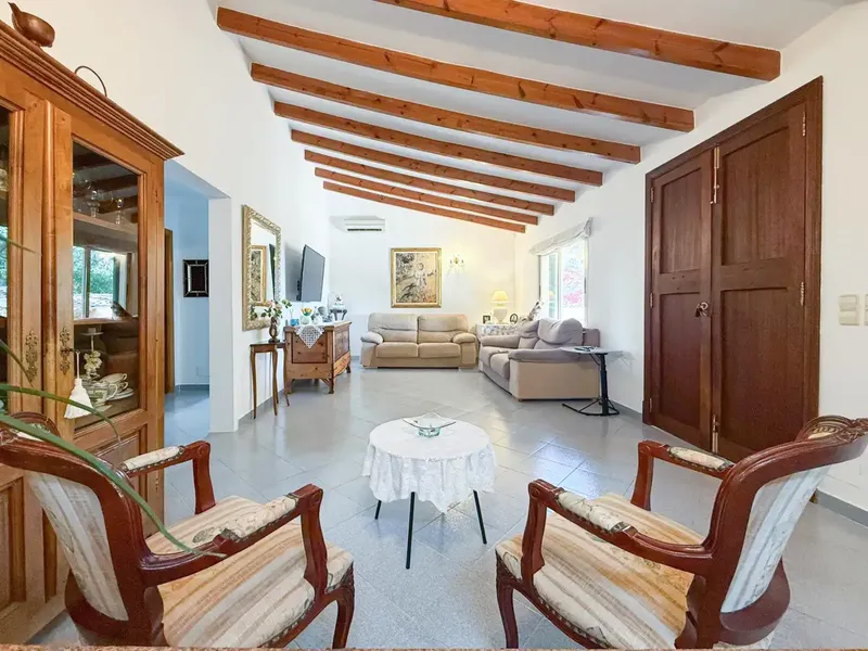 Discover this charming rustic estate offering the perfect combination of comfort and functionality. — photo 5