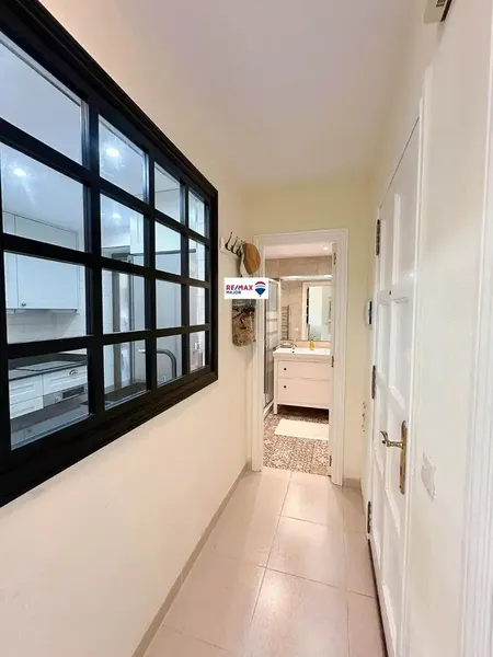 Discover this exceptional two-bedroom apartment, with parking and storage room, 200 m from the sea with communal pool. Located in the tr — photo 1