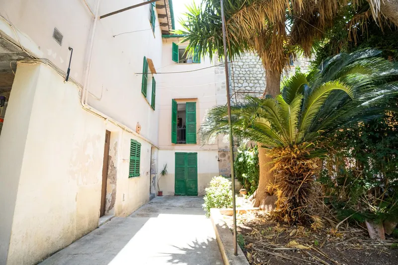 Charming Mallorcan Townhouse with Garden and Stunning Tramuntana Views in Sóller — photo 5