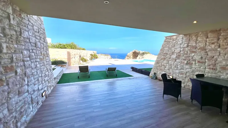 Welcome to your new home! This impressive luxury townhouse, located on a cliff on the first line of the sea, offers stunning views — photo 10