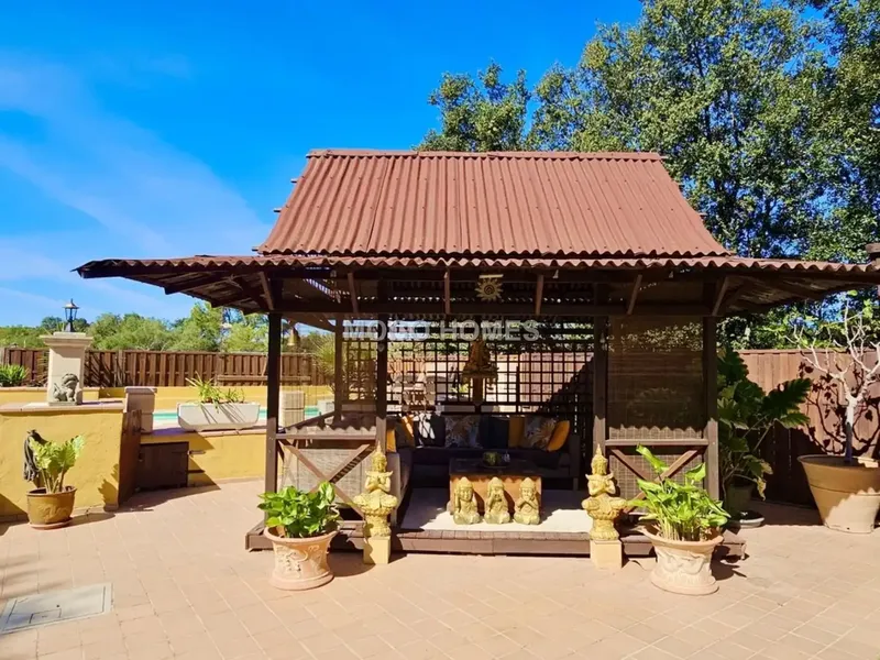 Esta atractiva casa es perfecta para quienes desean vivir en el campo, ya que cuenta con conexiones a la red eléctrica y al suministro de ag — photo 3