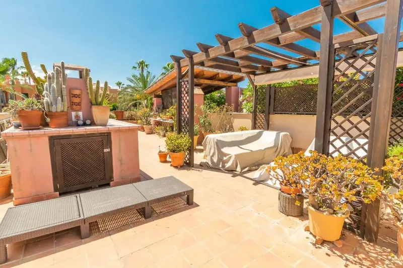 Discover this impressive penthouse located in the exclusive area of Son Verí Nou, Llucmajor. With an attractive price of 710,000 euros and a ge — photo 11