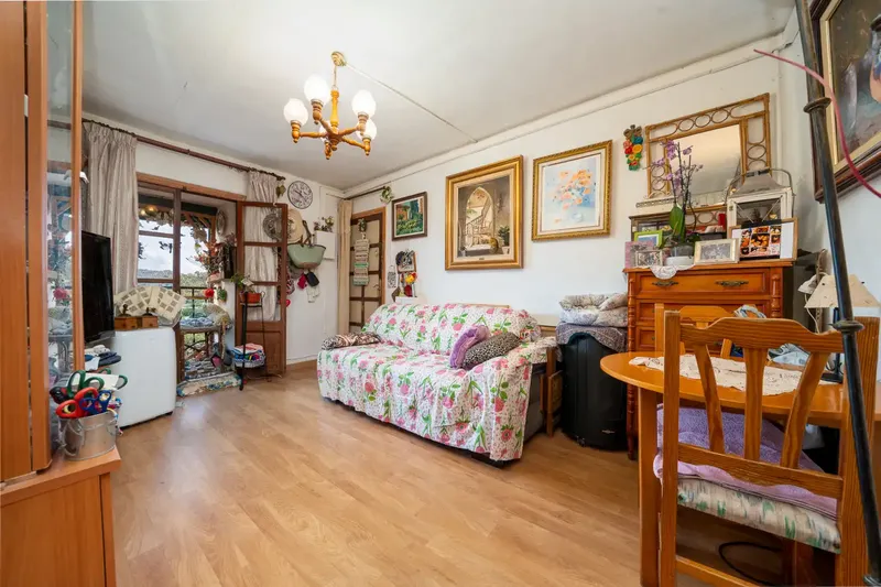 ¿Buscas la tranquilidad de un pueblo auténtico sin renunciar a la comodidad? Este acogedor piso en Es Capdellà es una oportunidad única para — photo 1