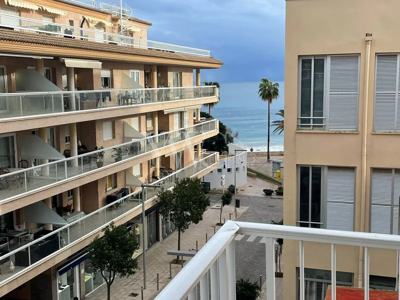Beachfront sea-view apartment in Cala Millor — photo 1
