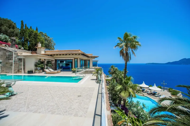Luxury villa for sale: 7 bedrooms, 2 pools, plot of 22,000 m² — photo 5