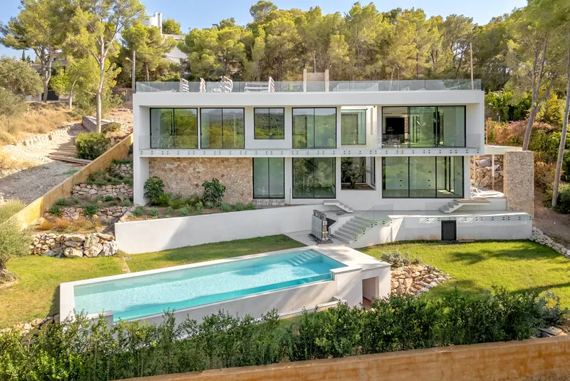 Villa in Santa Ponsa - View of the luxurious new build property — photo 1