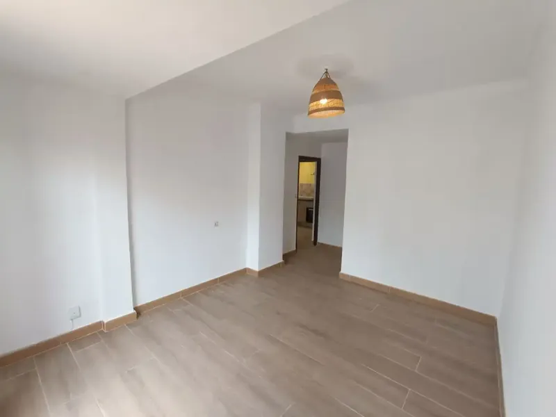 Solo contactar por Whatsapp al telf del anunciante. Ático tercero sin ascensor reformado en calle Luis Marti de Palma en edificio muy lumino — photo 4