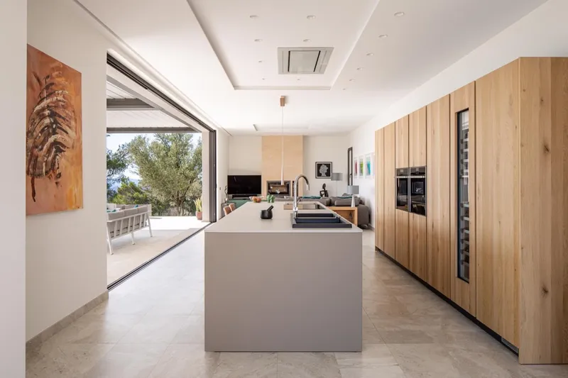 Stunning Contemporary Country Home with Luxury Finishes Throughout and Breathtaking Views of the Countryside — photo 4