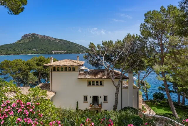 Exclusive frontline estate with direct sea access for sale in Formentor, North Mallorca — photo 3