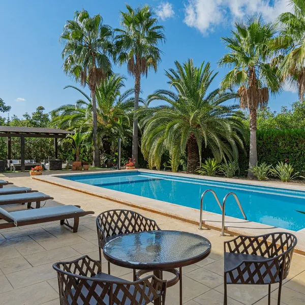 Villa with pool — photo 1