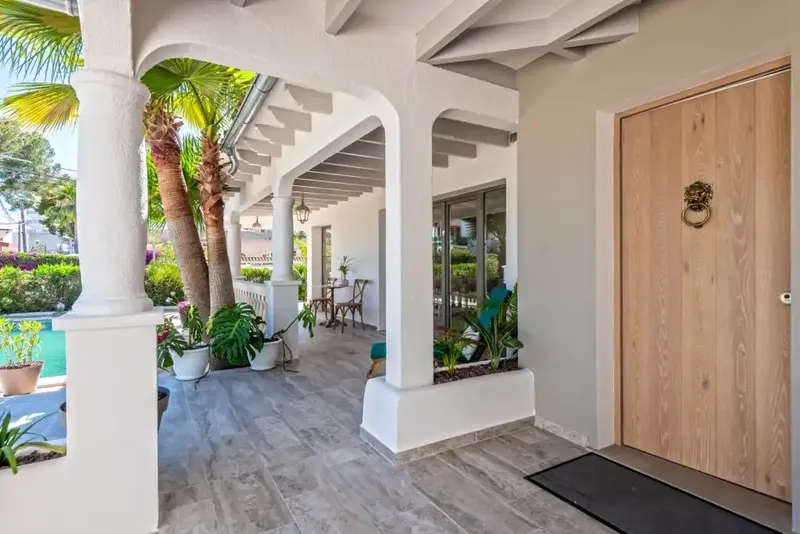 This beautiful villa, now for sale in Palmanova, perfectly combines timeless colonial charm with modern luxury. Originally built — photo 12