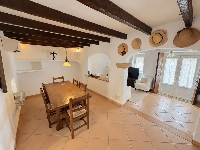 Distributed over 3 floors with great charm, this renovated 144 m2 house in Pollensa has a patio and terraces of approx. 44 m2, 3 ha — photo 8