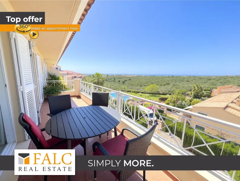 Located in the quiet and natural surroundings of Cales de Mallorca, this cozy penthouse offers a relaxed Mediterranean lifestyle with ample — photo 1