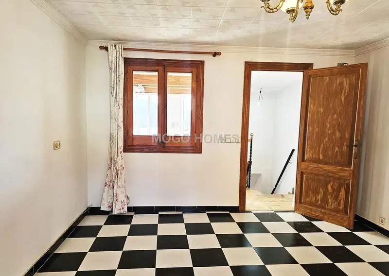 Village house to renovate in the town of Alaró. Very quiet area with access through a very quiet alley. — photo 12