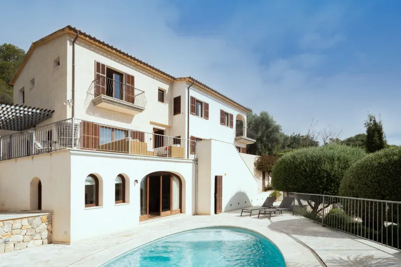 Five-bedroom coastal villa with rental licence in Genova — photo 8