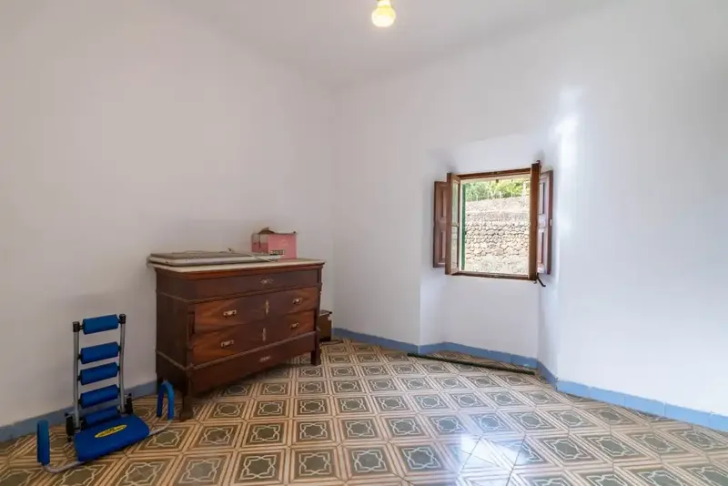 Discover a charming property with infinite potential nestled in the heart of La Sierra, an exclusive area offering a retreat — photo 5