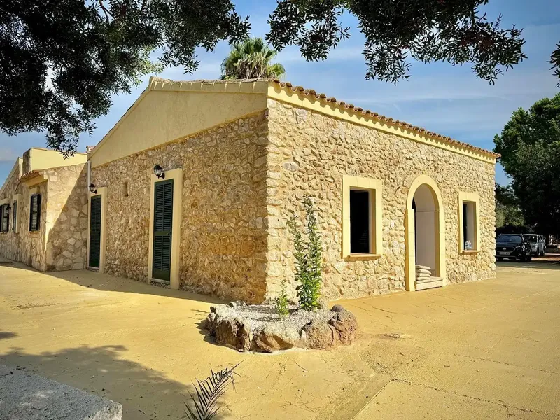 In the peaceful and exclusive setting of Sa Figuera Blanca, within the municipality of Búger, this magnificent rustic estate is located — photo 1