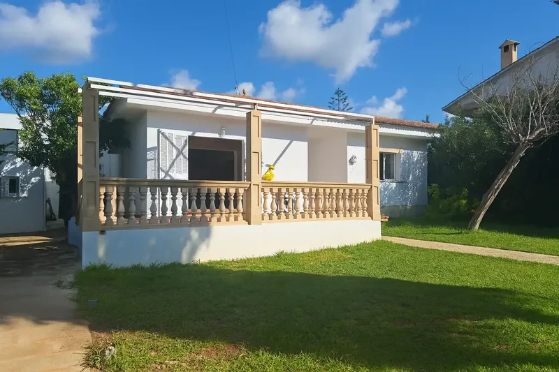 Discover this charming detached house for sale in the quiet and family-friendly area of Bahía Grande de Llucmajor. — photo 4