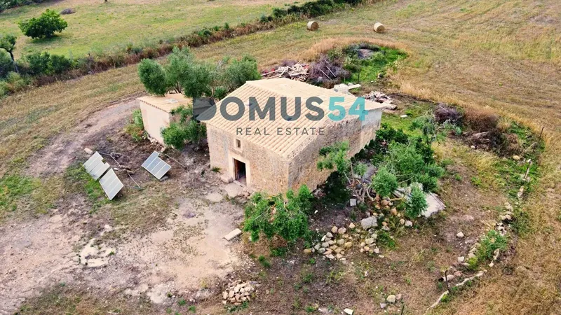 We present a rustic house located near Inca — photo 1