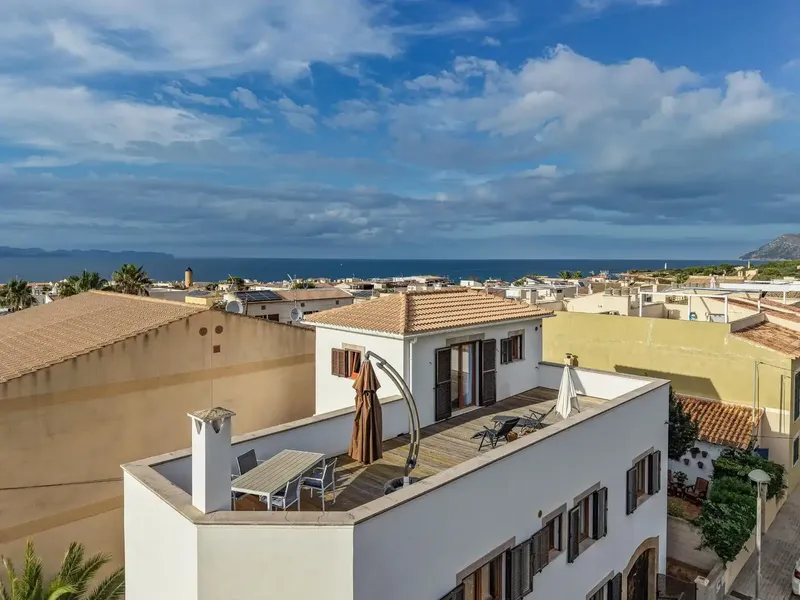 This chalet with sea and mountain views consists of a family house together with an independent apartment in an ideal location — photo 3
