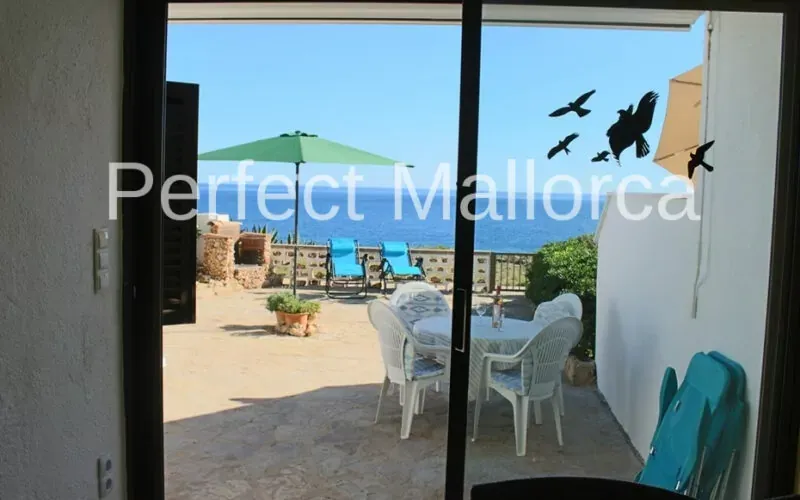 Apartment with terrace, first line to the sea – in Cales de Mallorca – PM07368 — photo 9