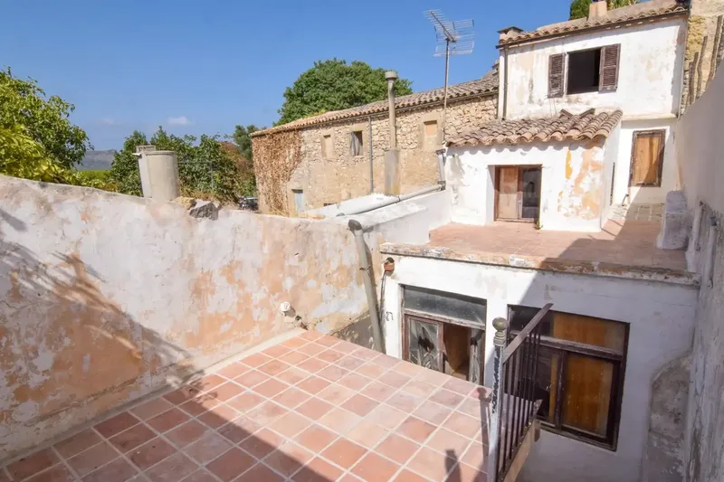 Unique opportunity to acquire a home for renovation with enormous potential, located in an emblematic area of Artà — photo 10