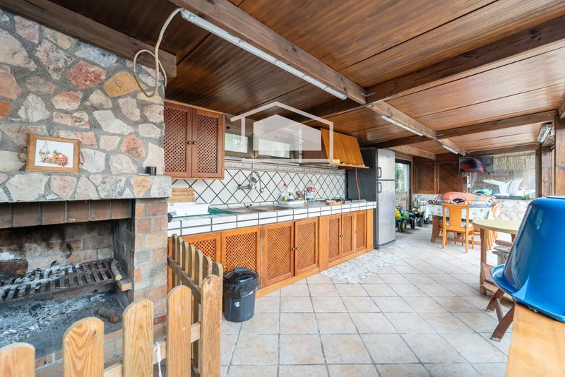 Chalet in Portocolom, with 490 m2, 4 bedrooms, 2 bathrooms and pool — photo 8