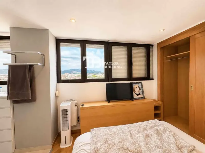 Taylor Building Real Estate offers this spacious 170 m² penthouse, located on the tenth floor, in the S'Olivera area, one of the most — photo 12