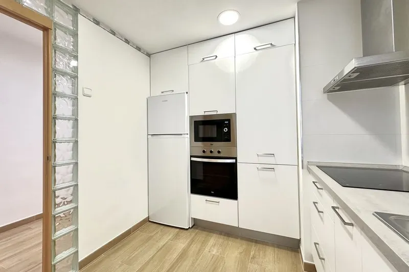 Renovated 2-bedroom flat close to the beach in Portixol — photo 8