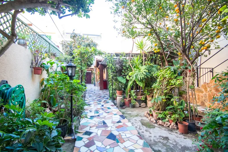 This enormous house in the Molinar neighborhood of Platja de Palma is an impressive property characterized by its generous dimensions and its — photo 4