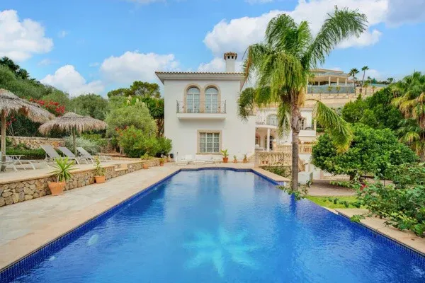 Mediterranean villa with holiday rental license in a sought-after location — photo 1