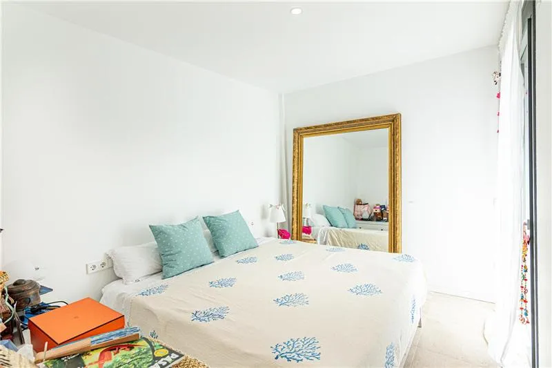 Semi-new penthouse in a residential complex with swimming pool in the Colegios area — photo 7