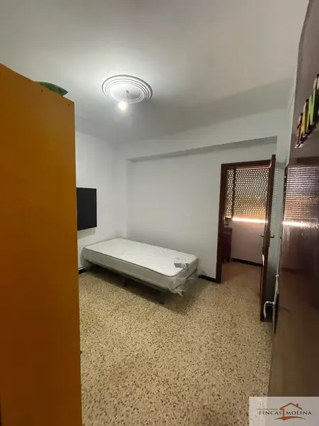 Fincas Molina offers you exclusively this home in the Coll d'en Rabassa area with many renovation possibilities. 2nd floor without elevator — photo 11