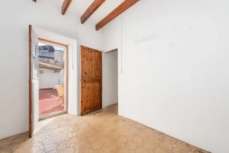Charming Mallorcan village house for sale in Pollensa, located just a five-minute walk from the lively Plaza Mayor. — photo 10