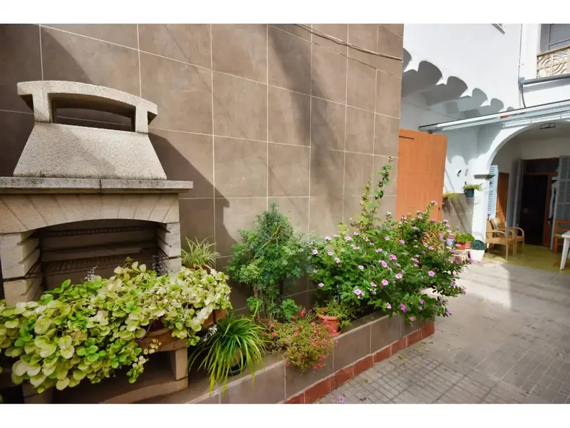 Can Picafort, first line of the sea, with spectacular views, 3-storey building with a built area of 273 m2 — photo 5