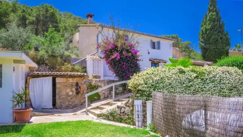 Charming country villa for sale in a picturesque location in Andratx, with stunning mountain views and a prime position — photo 2