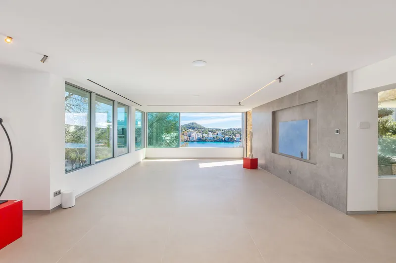 Spectacular villa in an elevated panoramic location — photo 4