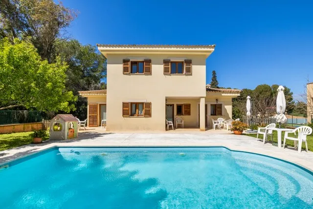 Versatile family villa for sale close to the beach in Bonaire, North Mallorca — photo 2