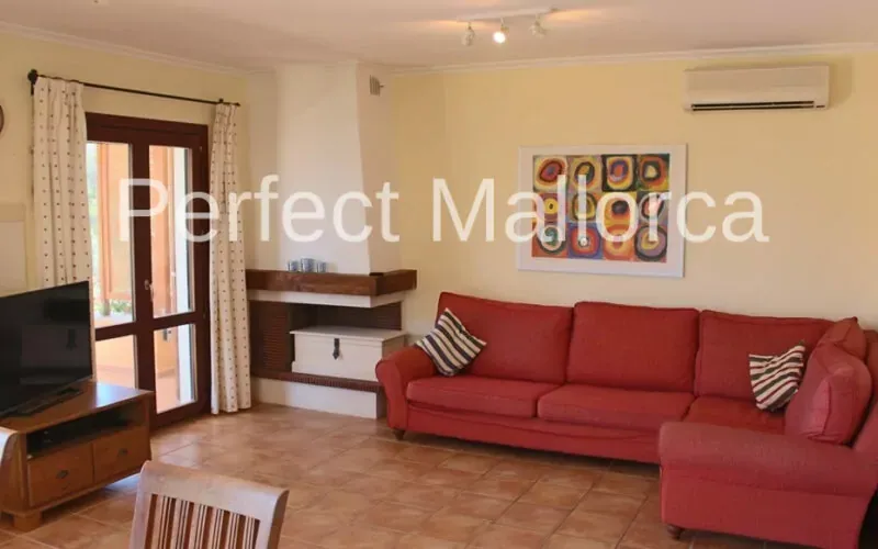 End townhouse overlooking the beach in a well maintained complex with pool in Cala Murada — photo 10