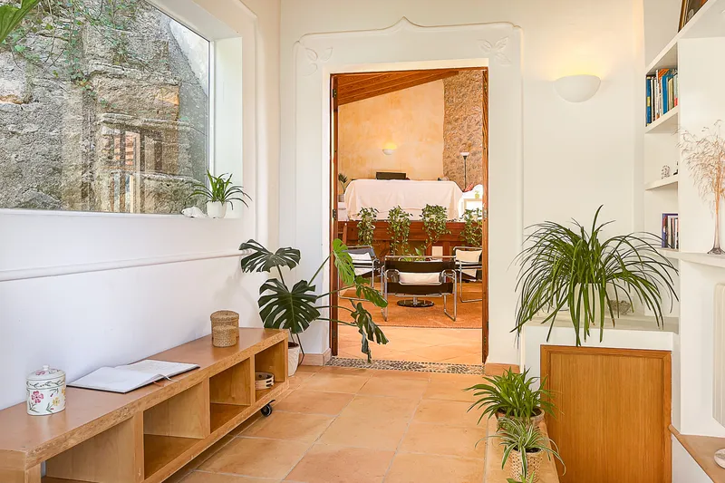 Timeless Elegance: Renovated 19th-Century Mill as a Living Paradise with Pool and Studio — photo 7