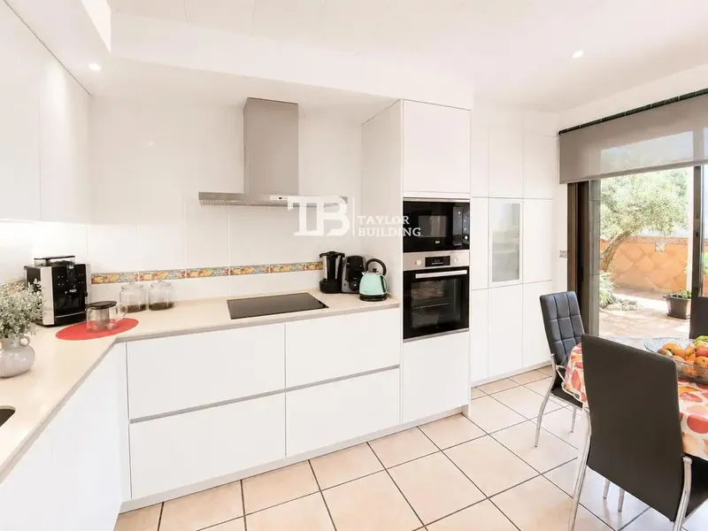 Taylor Building Real Estate presents this beautiful semi-detached house of 228 m² useful area located in S’Olivera - Amanecer, a residential area especi — photo 10