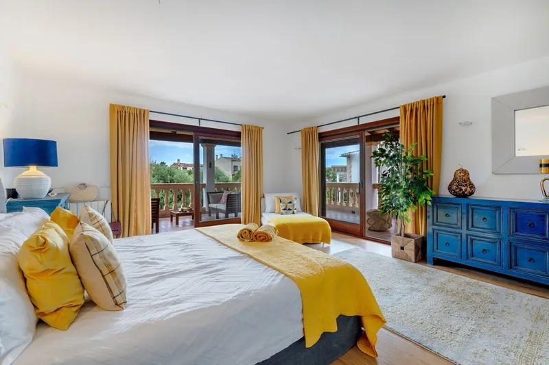 Villa in Calvià for sale with private pool, 1,081 m² plot, double garage and lots of privacy — photo 11