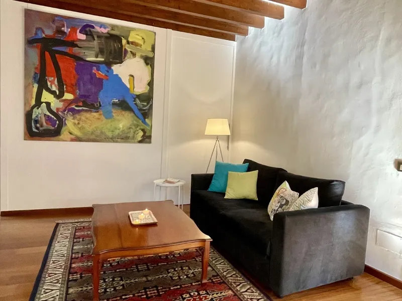 Temporary Professional Rental - Two-bedroom apartment with several balconies — photo 4