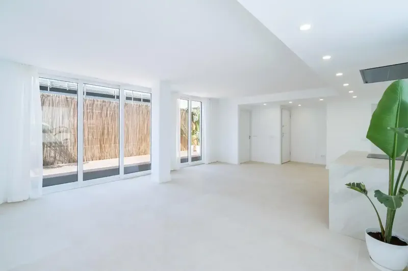 Ático en venta totalmente exterior en un edificio emblemático de la ciudad con impresionante luz natural, en la planta décima, última planta — photo 3