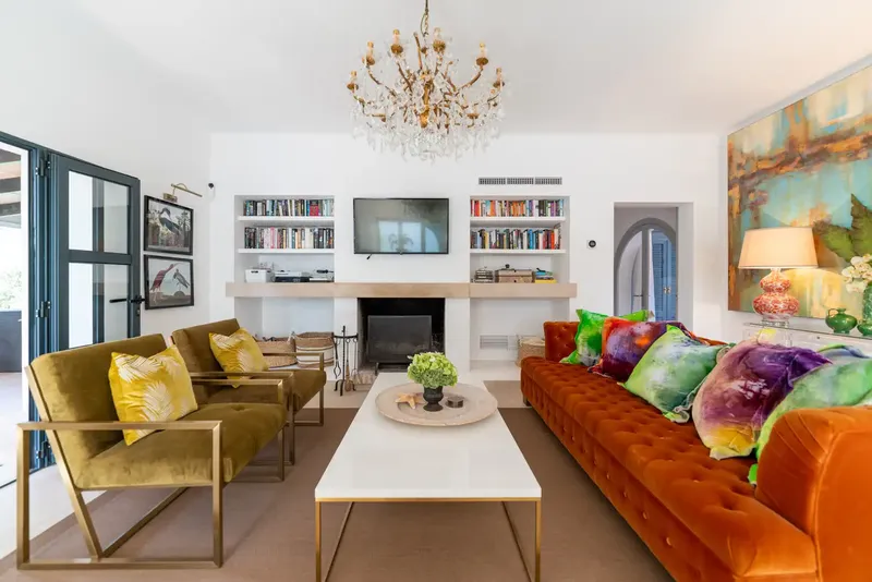 Discover this spectacular independent villa with Ibizan inspiration in the heart of Cala d'Or, just steps from the sea — photo 10