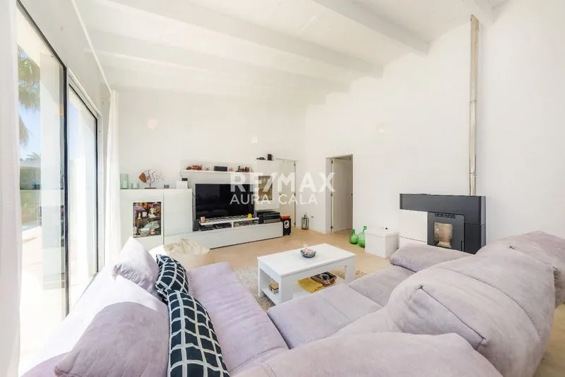 Modern villa with swimming pool in Port Verd very close to the sea — photo 1