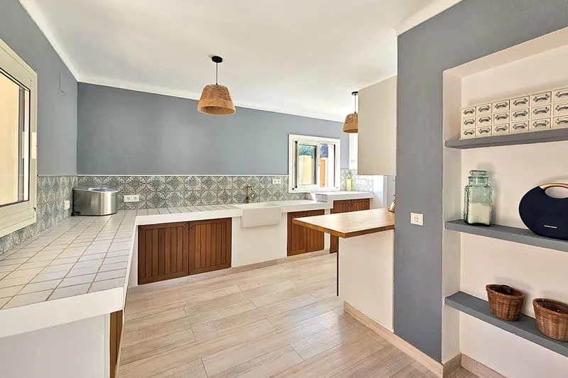 With rental license on the coast: Modern single-family house with guest apartment and pool near the harbor — photo 6